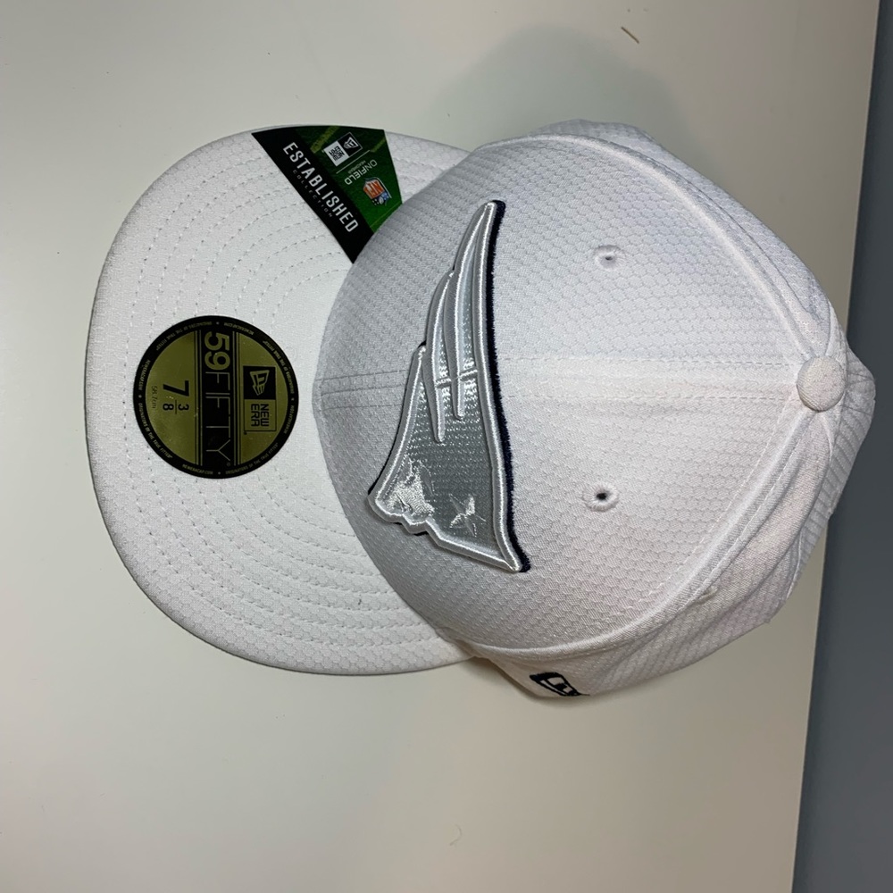 New Era Cap size 7 3/8 White